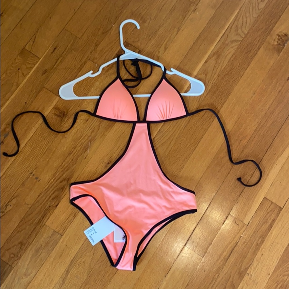 Coral one-piece bikini👙